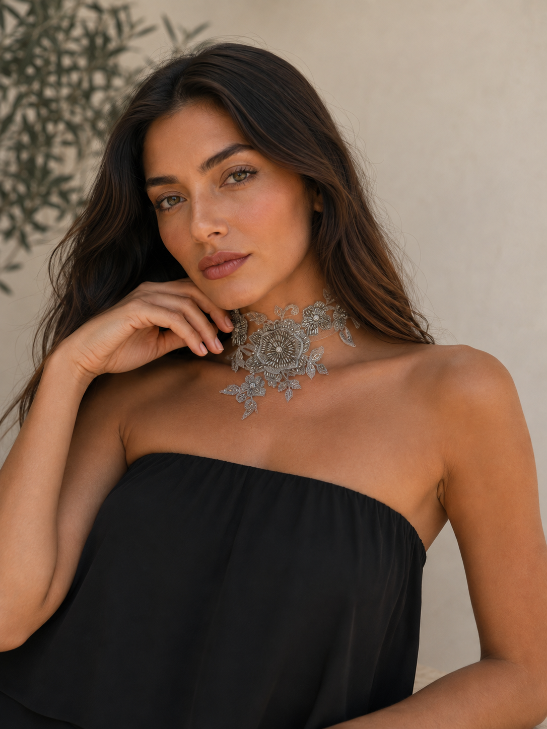 Cala Night Choker